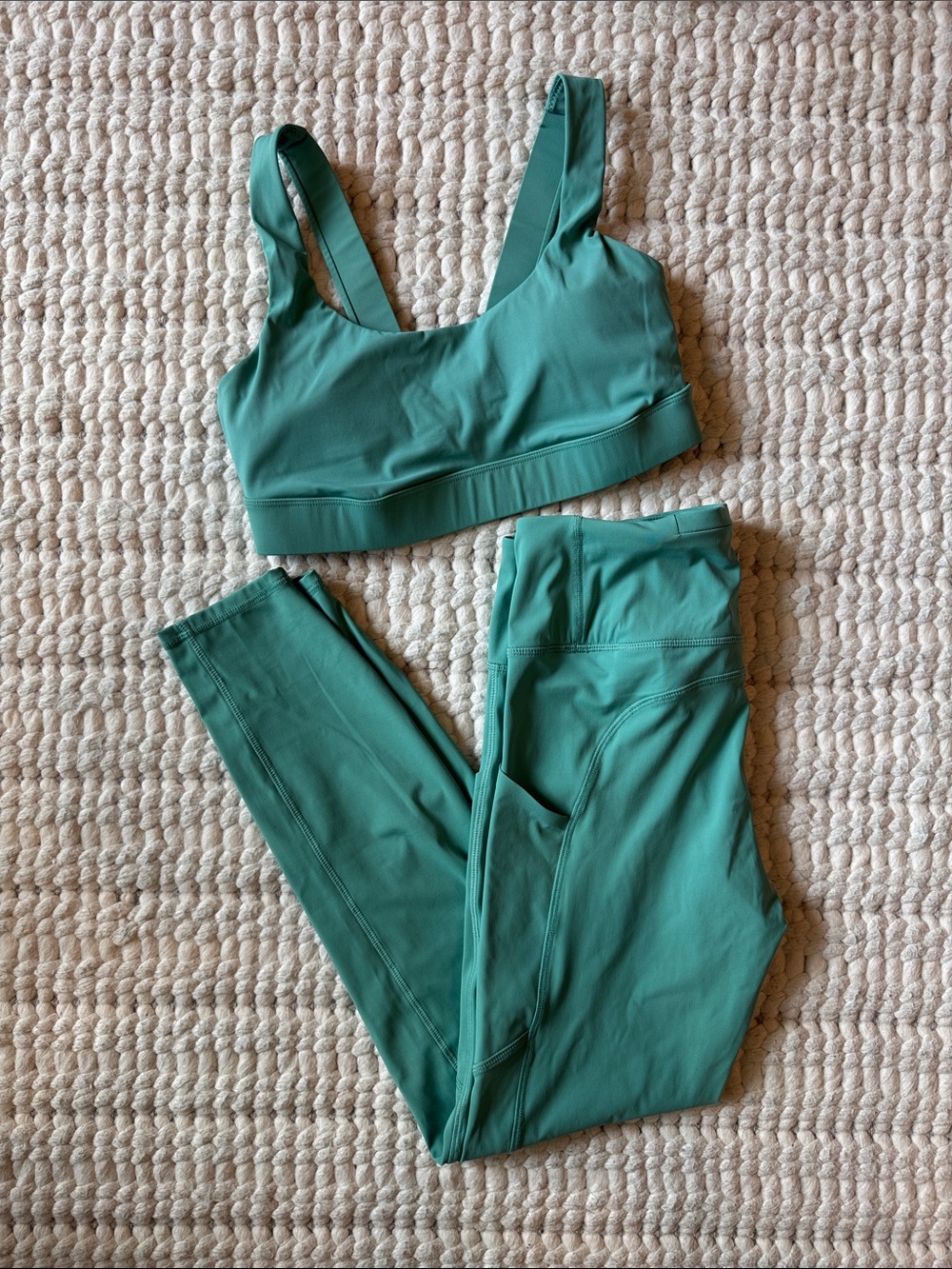 Vuori | Sports Bra and Legging Set in Teal Size Small